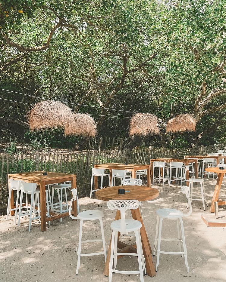 White Outdoor H65 Chairs By Paola Navone from Chaises Nicolle