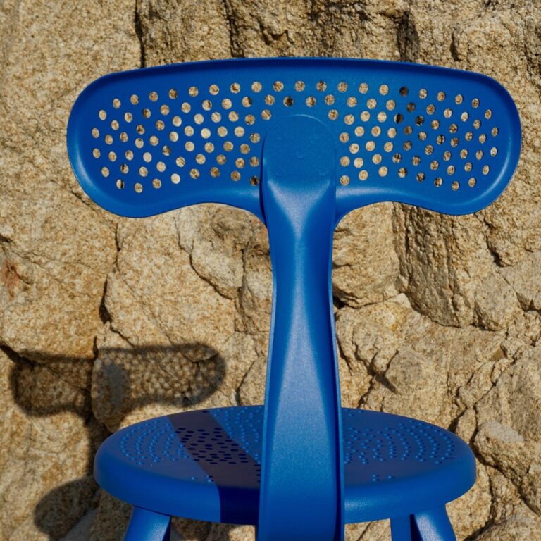 Dossier queue de baleine perforé, spécial jardin, extérieur terrasse