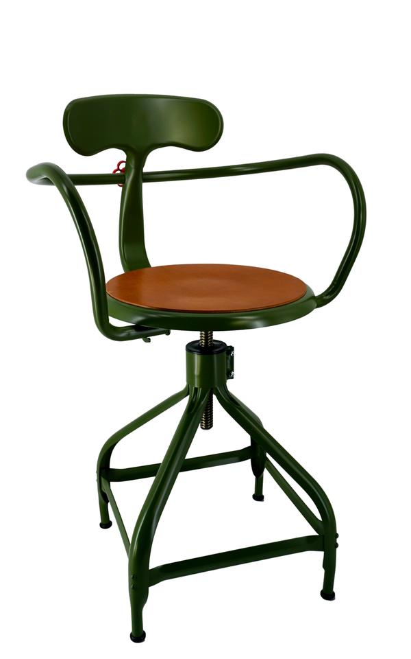 Chaise de bureau verte avec assise en cuir.